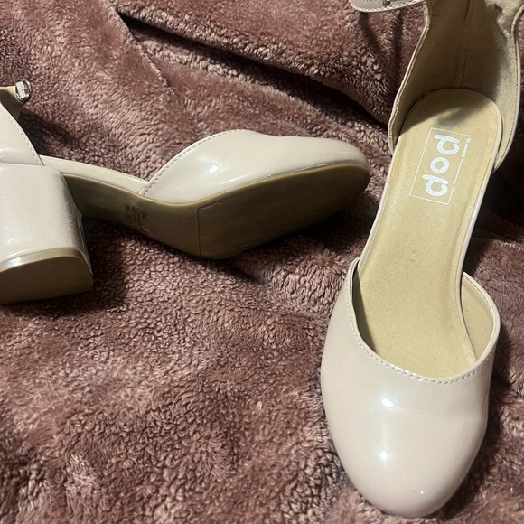 Size 9 nude heals - Picture 2 of 3
